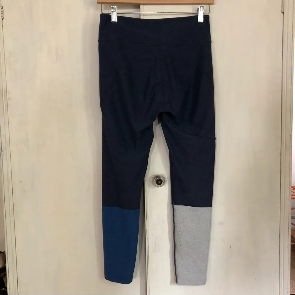 Outdoor Voices 7/8 Dipped Warmup Leggings - Picture 4 of 5
